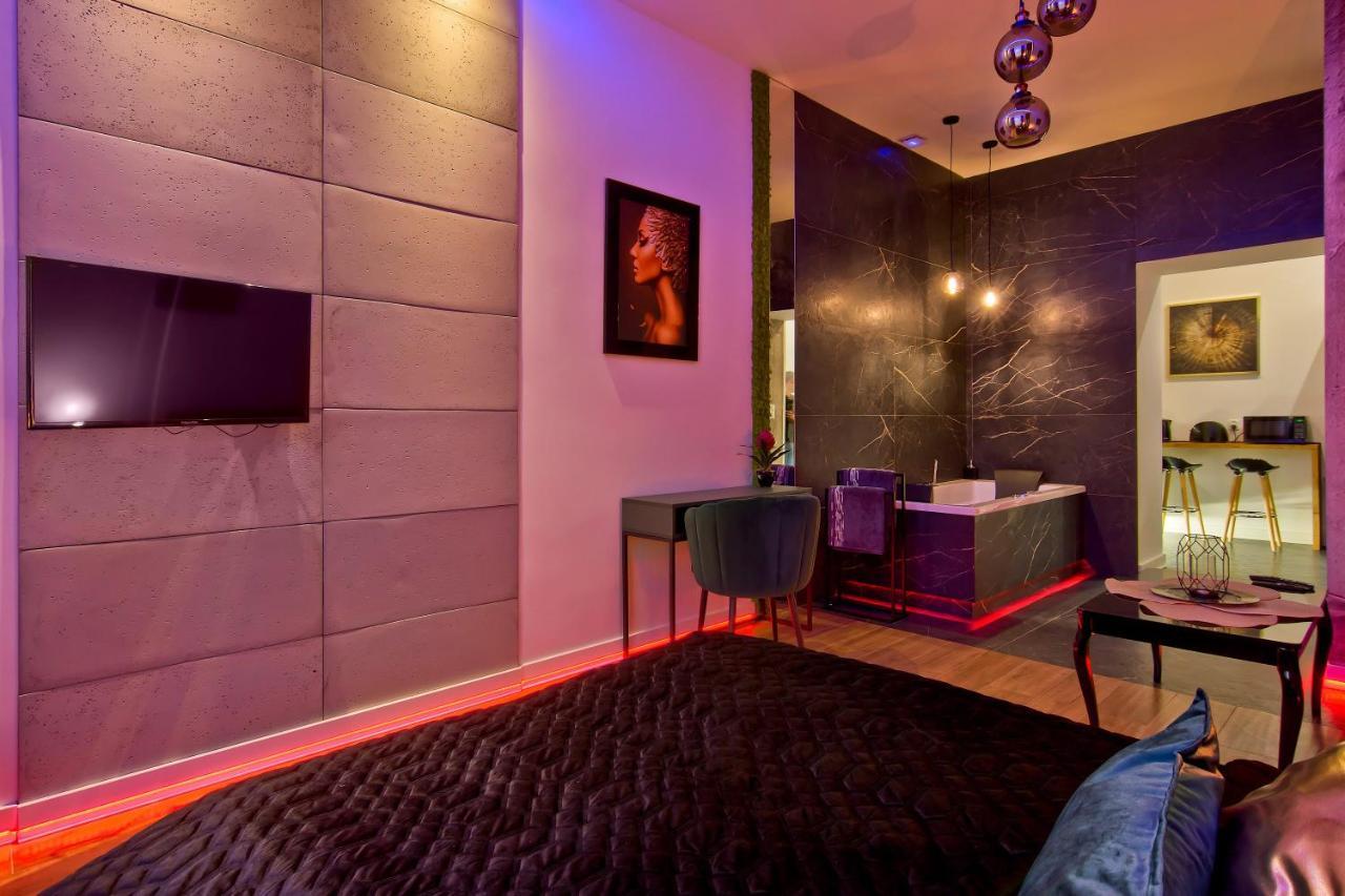 Apartament Czarny Z Jacuzzi Krakov Exteriér fotografie