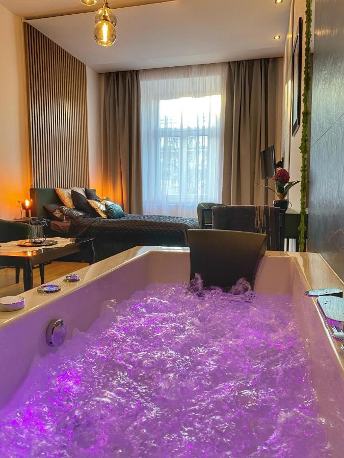 Apartament Czarny Z Jacuzzi Krakov Exteriér fotografie