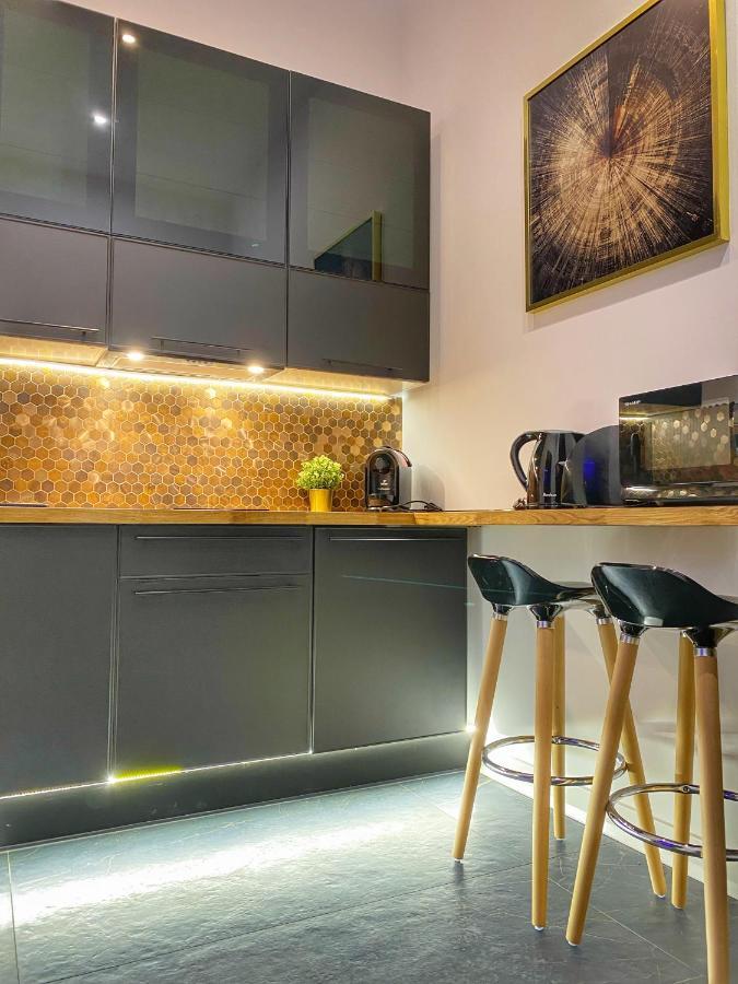 Apartament Czarny Z Jacuzzi Krakov Exteriér fotografie