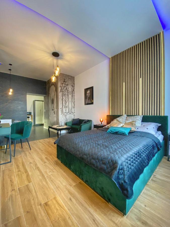 Apartament Czarny Z Jacuzzi Krakov Exteriér fotografie