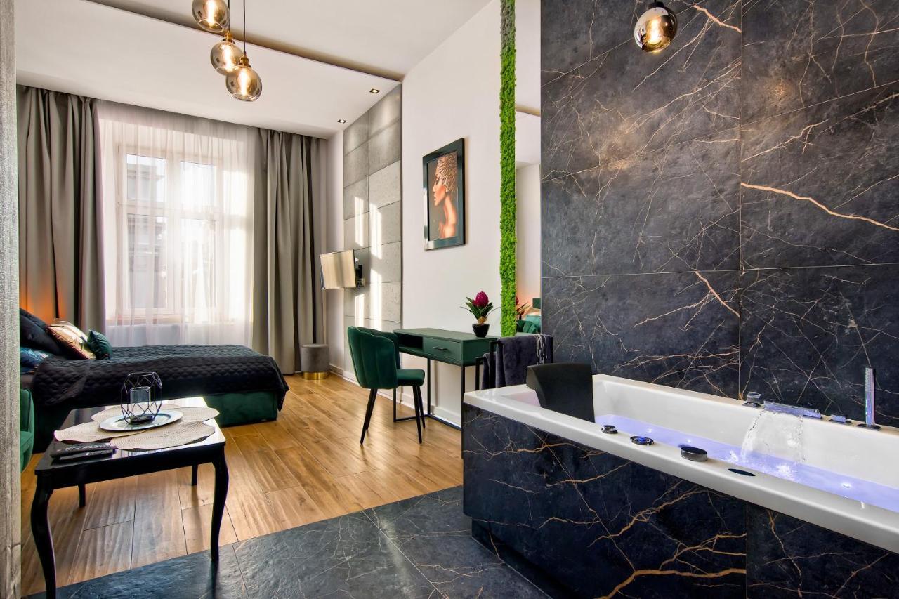 Apartament Czarny Z Jacuzzi Krakov Exteriér fotografie
