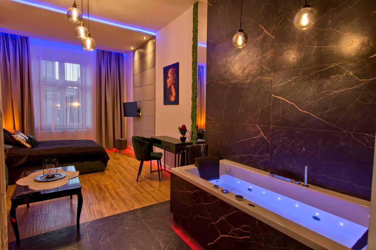 Apartament Czarny Z Jacuzzi Krakov Exteriér fotografie