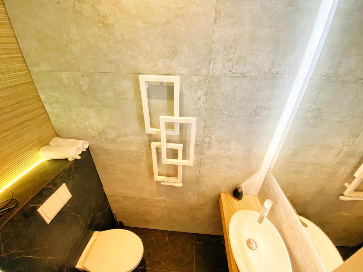 Apartament Czarny Z Jacuzzi Krakov Exteriér fotografie